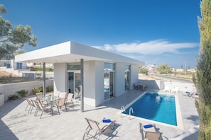 Outdoor pool, sun loungers - Villa Prpo490a, Stunning 5bdr Protaras Villa With Pool, Close to the Beach (Paralimni)