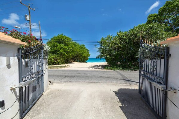 House, 4 Bedrooms, Terrace, Ocean View | Property entrance