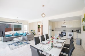 Villa, 4 Schlafzimmer, Raucher, eigener Pool | Speisen