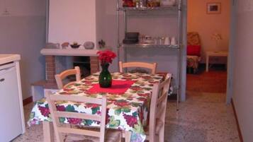 House, 2 Bedrooms, Balcony, Garden View | Interior