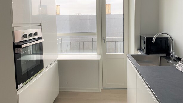 Fridge, microwave, dishwasher, electric kettle - Bright Apartment in the Center of Roskilde (Roskilde)