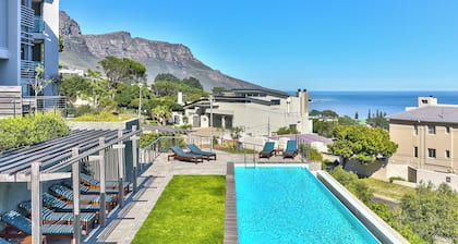 Camps Bay Luxury Studio Apartment - The Crystal
