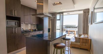 Camps Bay Luxury Studio Apartment - The Crystal