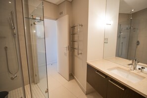 Apartment, 1 Bedroom, Balcony, Ocean View | Bathroom