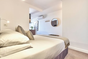 Apartment, 1 Bedroom, Balcony, Ocean View | 1 bedroom - Camps Bay Luxury Studio Apartment - The Crystal (Cape Town)