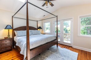 4 bedrooms, desk, iron/ironing board, free WiFi