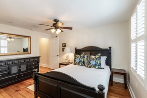 3 bedrooms, desk, iron/ironing board, free WiFi - Private Patio at Charming Hanover House Across from USNA Gate 3 (Annapolis)