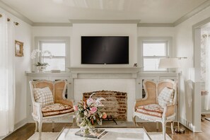 Interior - The Dutchess-Luxury Retreat NEW! (Tulsa)