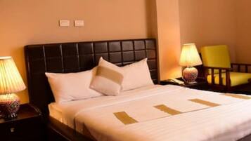 Minibar, caixa forta a l'habitació, escriptori i cortines opaques