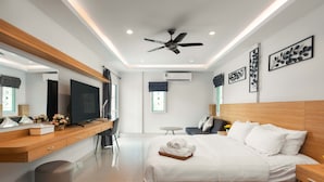 Deluxe Villa | 6 bedrooms, in-room safe, blackout drapes, iron/ironing board