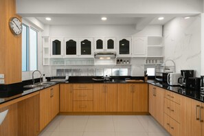 Deluxe Villa | Private kitchen - Luxury Pool Villa 6BR (Pattaya)