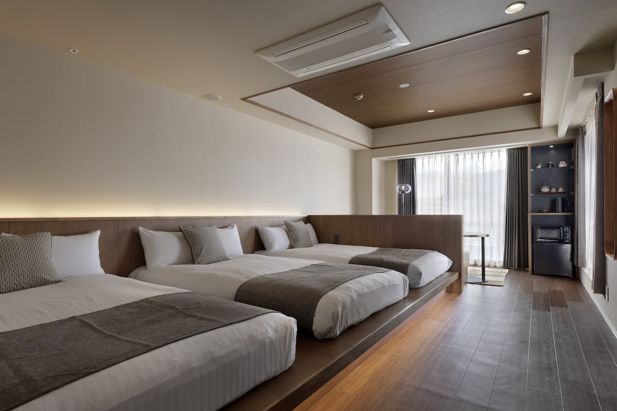 Deluxe Triple Room with River View | Free WiFi, bed sheets