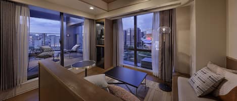 In-room safe, free WiFi, bed sheets