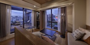 In-room safe, free WiFi, bed sheets