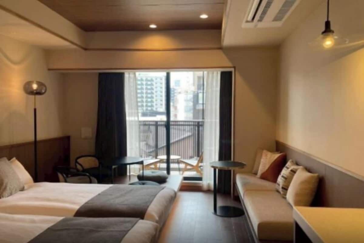 In-room safe, free WiFi, bed sheets