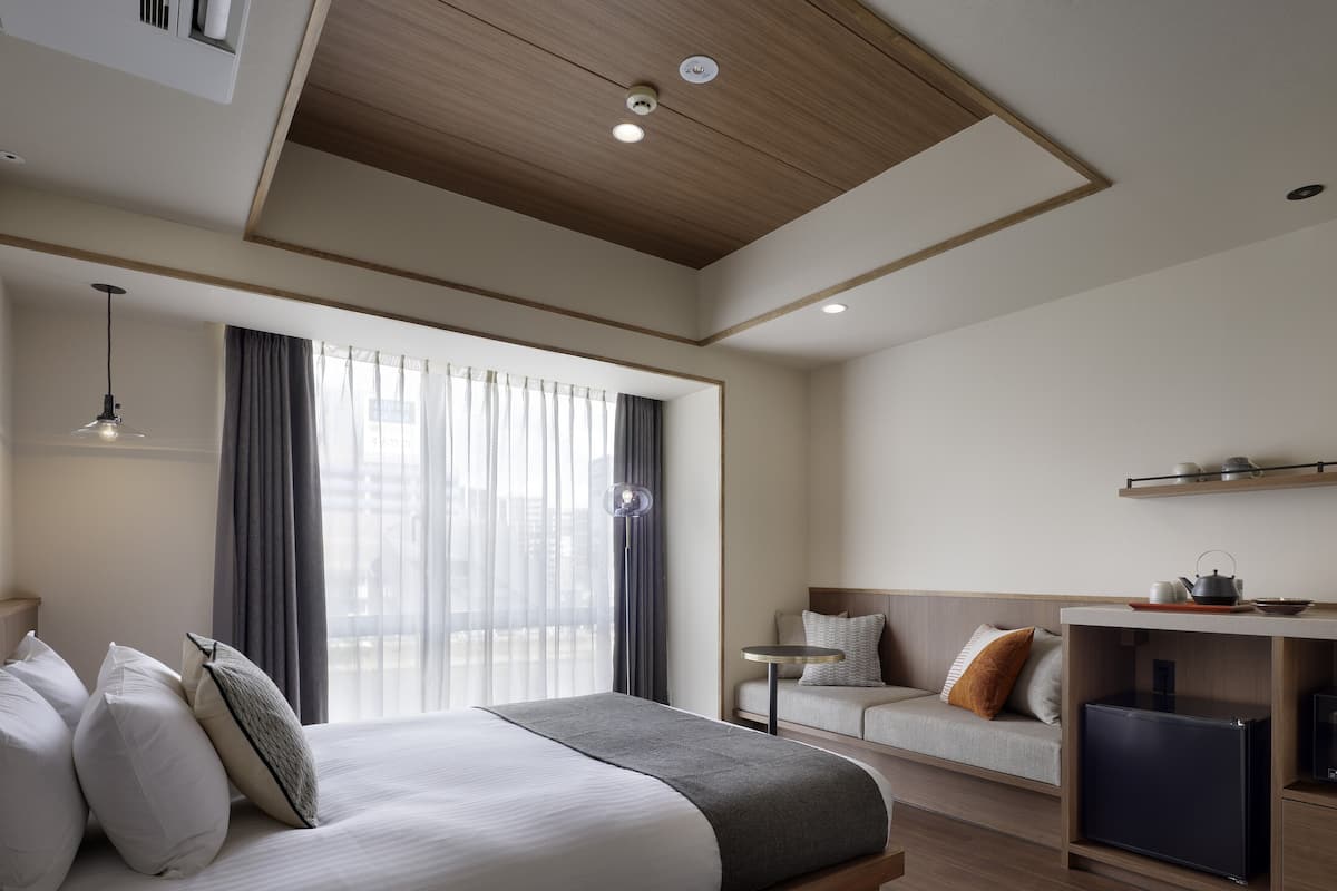 Comfort Double Room with River View | Free WiFi, bed sheets