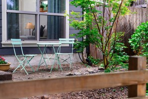 Terrace/patio - Excellent Location, Close to Parks, Groceries, Single Level Detached Retreat, 15 Minutes to Portland (Portland)