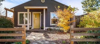 Excellent Location, Close to Parks, Groceries, Single Level Detached Retreat, 15 Minutes to Portland