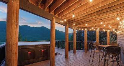 A PNW dream! Hot Tub, Views, Firepits, Games, Hiking and Epic Location!