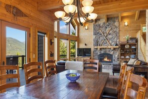 Dining - A PNW dream! Hot Tub, Views, Firepits, Games, Hiking and Epic Location! (Ronald)