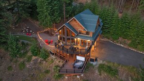 Exterior - A PNW dream! Hot Tub, Views, Firepits, Games, Hiking and Epic Location! (Ronald)