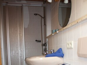 Shower, towels