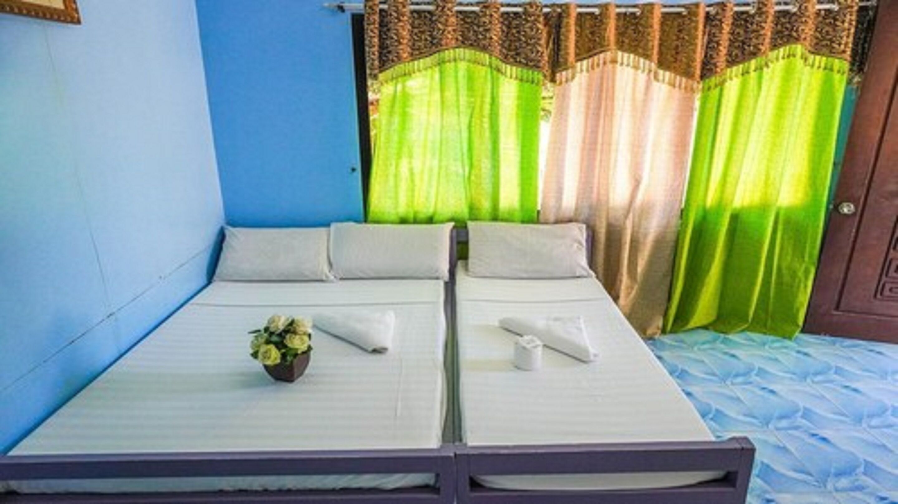 Family Room | Desk, rollaway beds, free WiFi, bed sheets