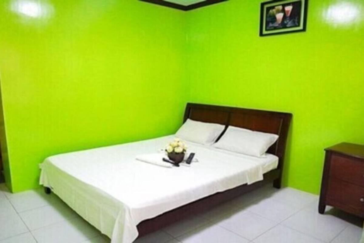 Desk, rollaway beds, free WiFi, bed sheets
