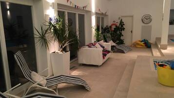 House | Living area | 30-inch TV with digital channels, fireplace