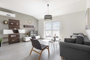 Apartment (Superior Two Bedroom Apartment with B) | Living room | TV - Apartments Villa Salona Sky (Solin)