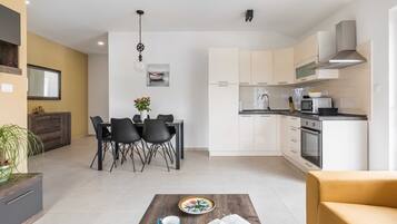Apartment (Deluxe Two Bedroom Apartment with Bal) | Living room | TV