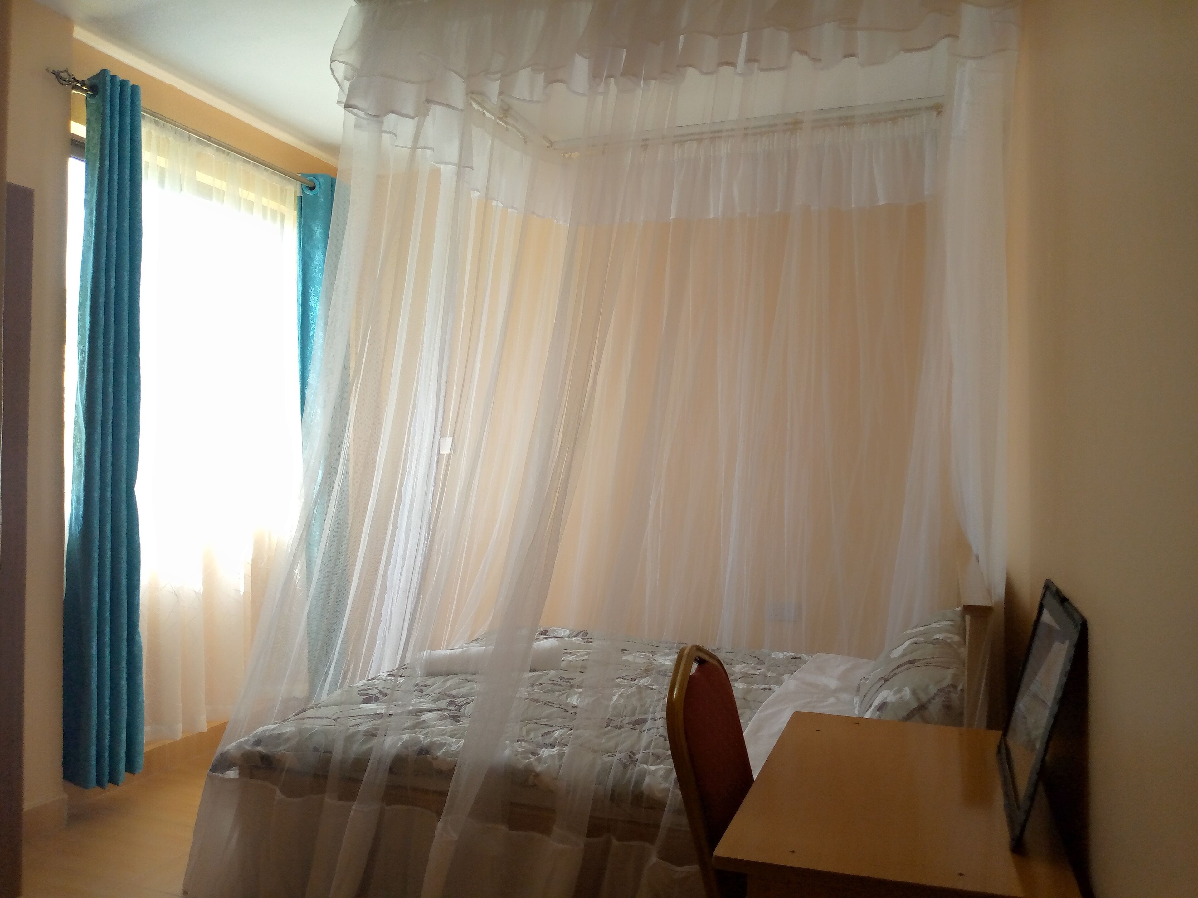 deluxe double room | free wifi, bed sheets