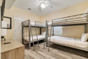 4 bedrooms, iron/ironing board, WiFi, bed sheets