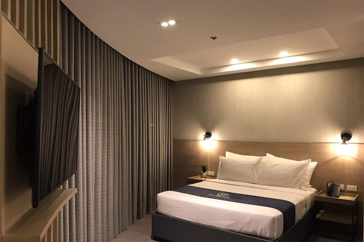 JET Black Suite | 1 bedroom, memory foam beds, in-room safe, desk