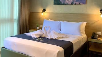 Colchones con efecto memoria y caja de seguridad en la habitación