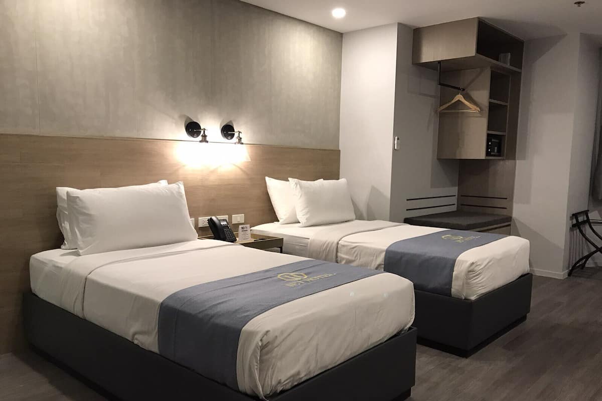 Deluxe Duo | 1 bedroom, memory foam beds, in-room safe, desk