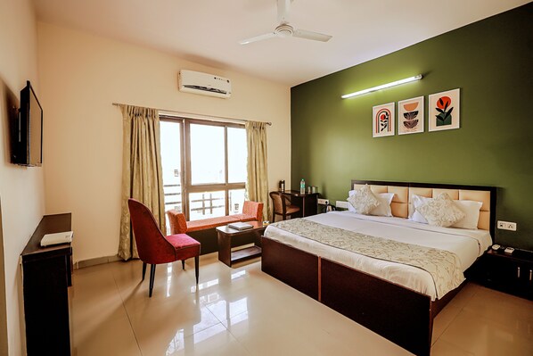 Desk, free WiFi, bed sheets