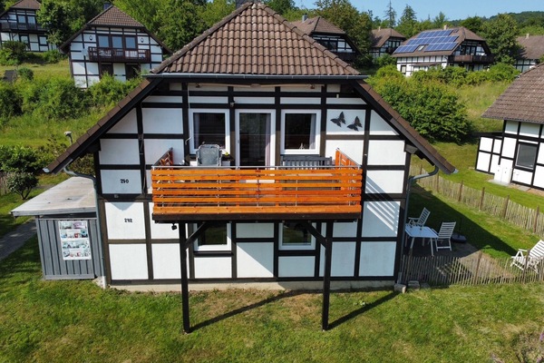 Der neue große Balkon lädt zum Verweilen ein u. bietet eine tolle Weitsicht.