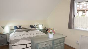 2 Schlafzimmer, Reisekinderbett, kostenloses WLAN, Bettwäsche