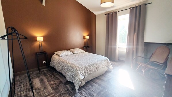 2 bedrooms, iron/ironing board, travel cot, free WiFi