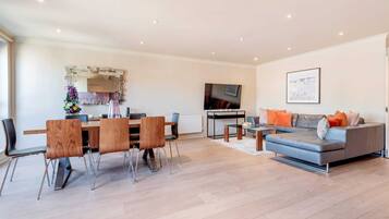 Deluxe Apartment GREVILLE 34 | Living room | TV, streaming services