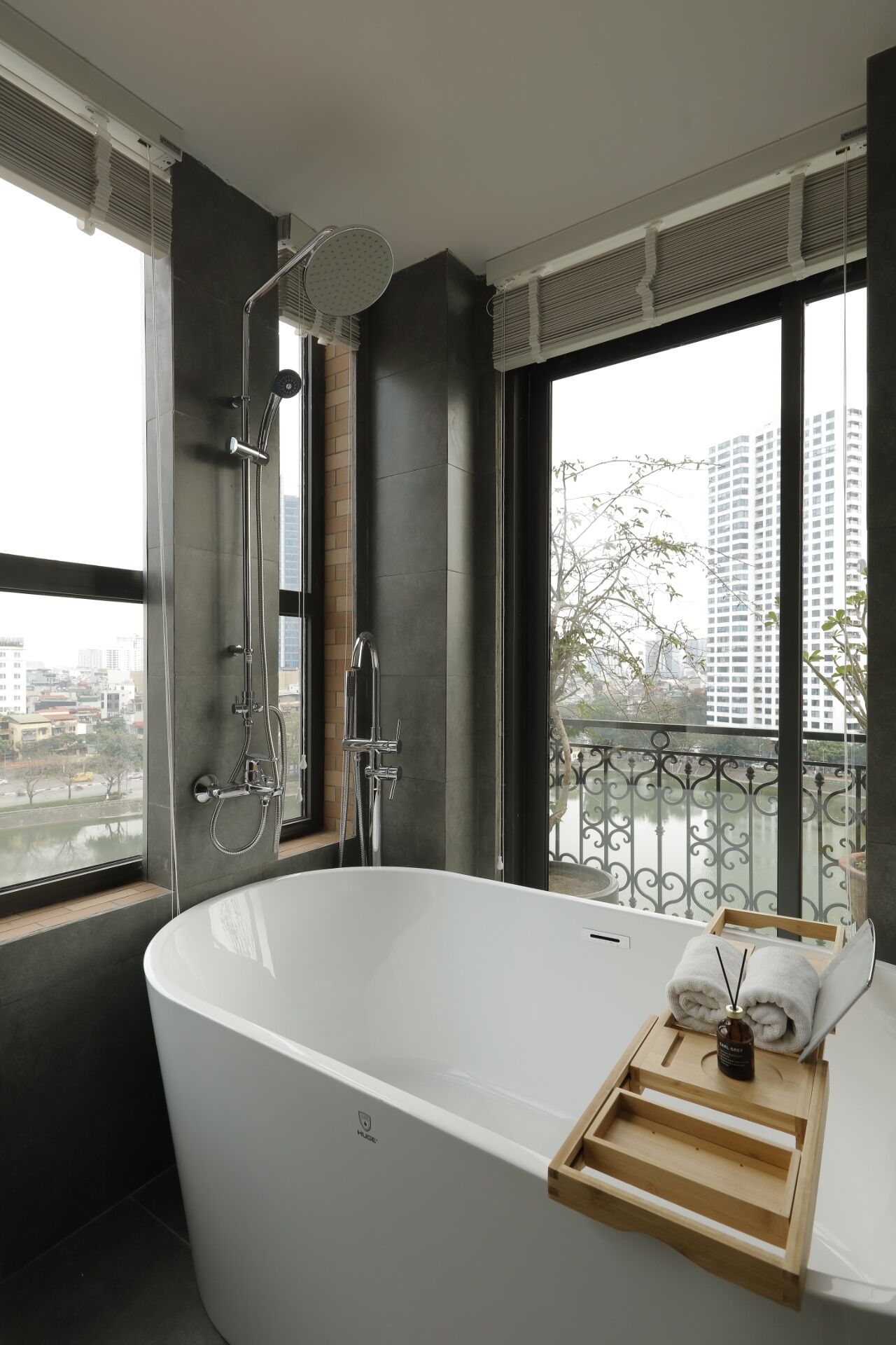 Panoramic Apartment | Bathroom