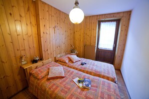 2 bedrooms, in-room safe, iron/ironing board, travel cot