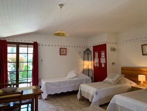 Lit parapluie, Wi-Fi gratuit, draps fournis