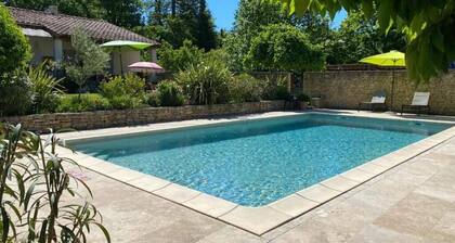 Gîte Studio with Terrace in Venasque