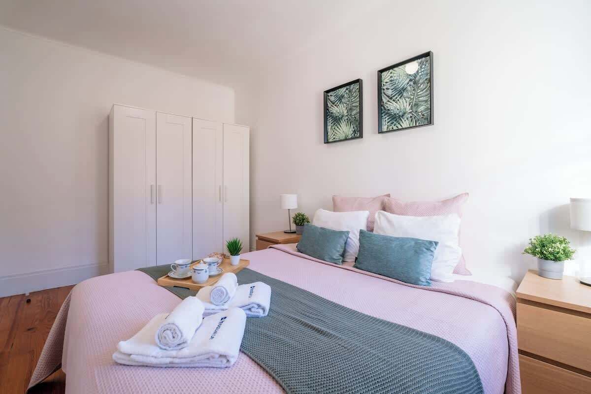 3 soverom, strykejern/-brett, wi-fi og sengetøy