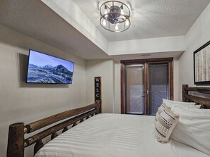 2 bedrooms, iron/ironing board, free WiFi, bed sheets