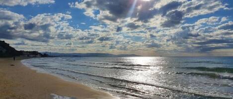 Una spiaggia nelle vicinanze, teli da spiaggia