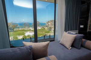 Minibar, sistema de insonorización, wifi gratis y ropa de cama 