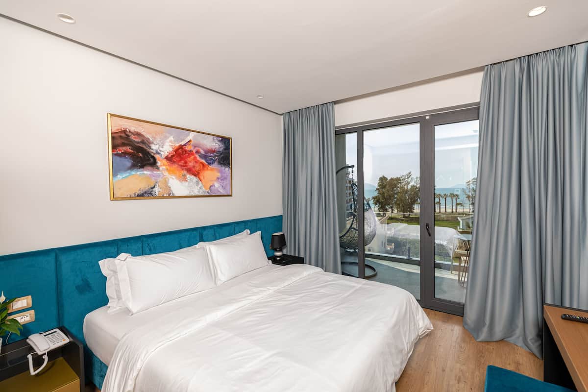 double room, city view | 1 bedroom, minibar, soundproofing, free wifi